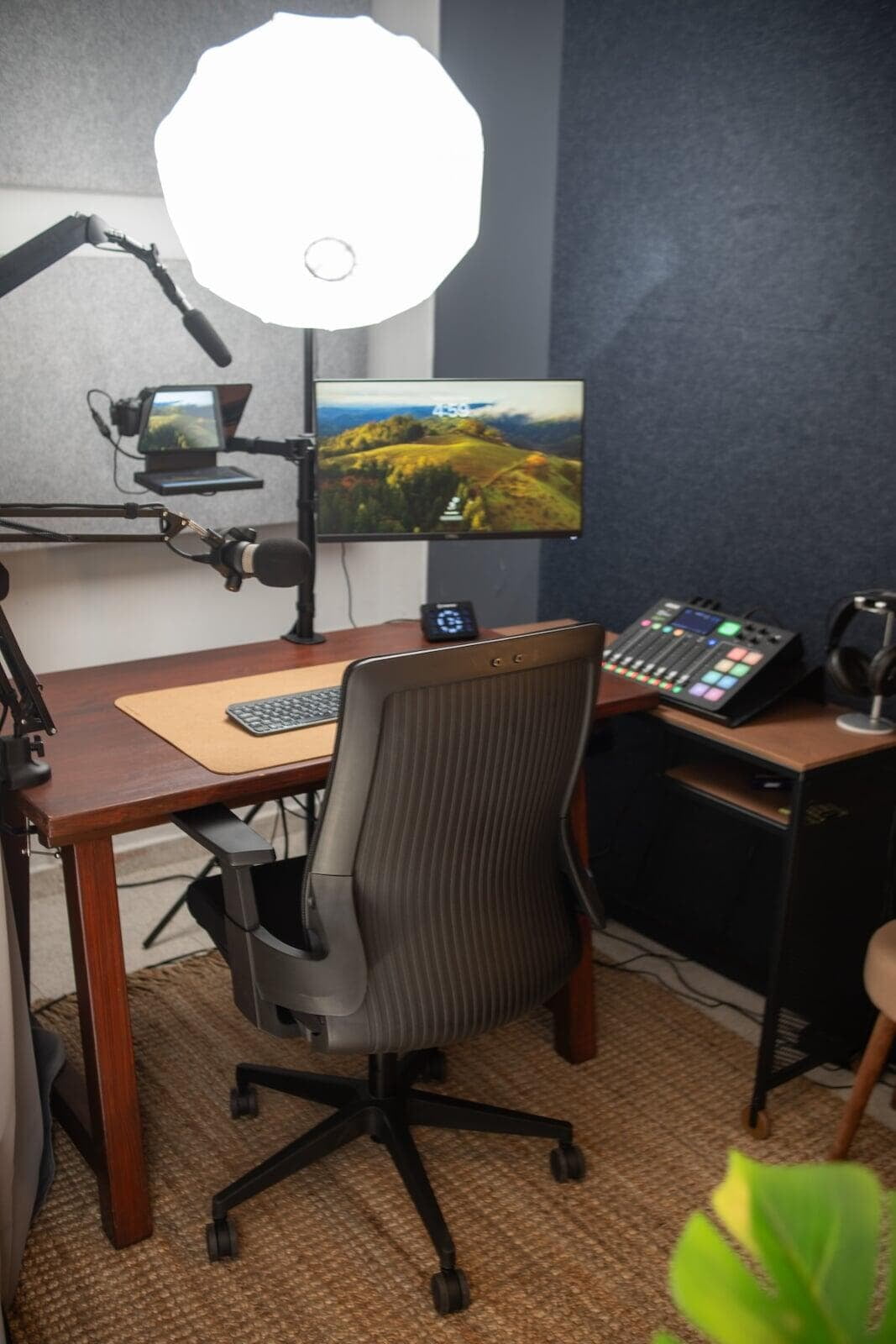 MINDZ lounge with comfortable seating